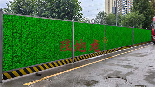 斜坡地形的施工围挡立柱基础应该怎么处理(图1) 斜坡地形的施工围挡立柱基础应该怎么处理(图1)