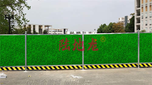 高层建筑下方施工时陆地龙围挡怎样防范高空坠物风险(图1) 高层建筑下方施工时陆地龙围挡怎样防范高空坠物风险(图1)